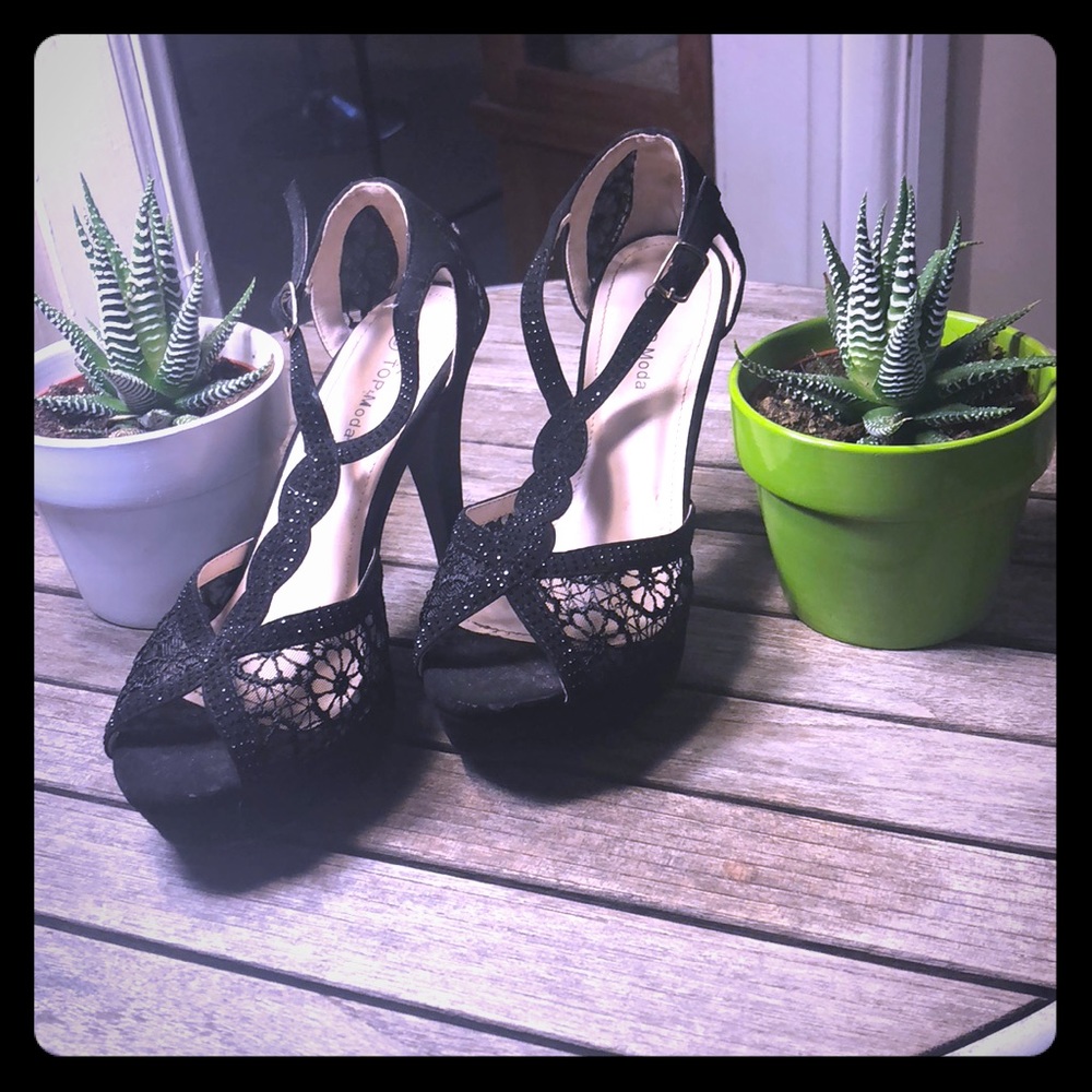 Black comfy lacy platform heels Top Moda